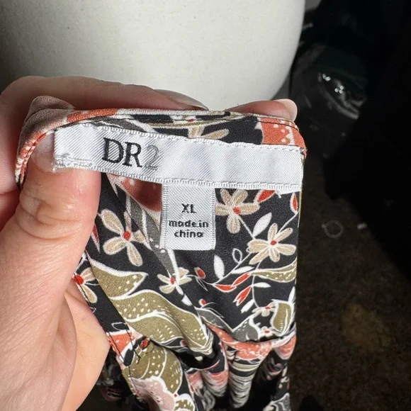 DR2 Black and Pink Short Sleeve Blouse - Picture 4 of 4